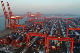 Vận chuyển hàng hóa tại cảng Tangshan, tỉnh Hà Bắc, Trung Quốc. (Nguồn: THX/TTXVN) 