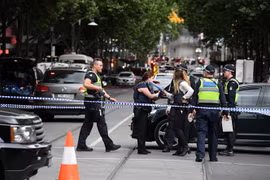 Cảnh sát điều tra tại hiện trường vụ tấn công bằng dao ở Melbourne. (Nguồn: AFP/TTXVN) 
