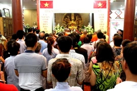 Người Việt ở Lào tổ chức lễ cầu nguyện hướng về biển đảo