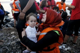 Người di cư tại đảo Lesbos của Hy Lạp. (Nguồn: Reuters/TTXVN)