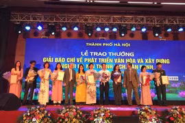 Trao hai giải thưởng báo chí về xây dựng Đảng và phát triển văn hóa
