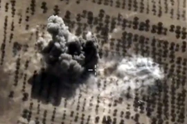 Không quân Nga không kích một cơ sở của IS ở tỉnh Idlib, Syria. (Nguồn: AFP/TTXVN)