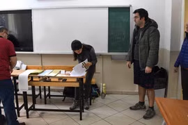 Trong ảnh: Cử tri bỏ phiếu tại điểm bầu cử ở Istanbul, Thổ Nhĩ Kỳ, ngày 31/1/2019. (Nguồn: THX/TTXVN) 