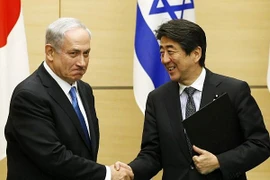 Thủ tướng Nhật Bản Shinzo Abe và người đồng cấp Israel Benjamin Netanyahu. (Nguồn: AFP)