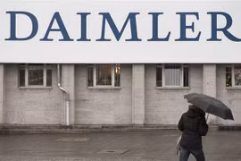 Biểu tượng Daimler tại Berlin, Đức. (Nguồn: AFP/TTXVN) 