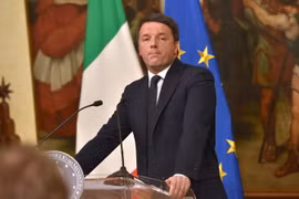 Thủ tướng Italy Matteo Renzi tuyên bố từ chức tại cuộc họp báo ở Rome ngày 5/12. (Nguồn: AFP/TTXVN) 