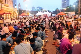 Gần 1.000 người Malaysia tham gia lễ hội Ramadan 2014