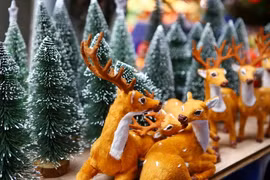 [Photo] Hà Nội nhộn nhịp thị trường mùa Giáng sinh 2018