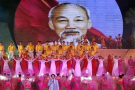 Người Việt tại Anh kỷ niệm 127 năm ngày sinh Chủ tịch Hồ Chí Minh