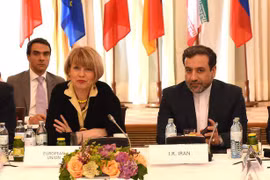 Thứ trưởng Ngoại giao Iran Abbas Araghchi đã có cuộc gặp với quan chức ngoại giao Liên minh châu Âu (EU) Helga Schmid. (Nguồn: AFP) 