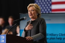 Bà Hillary Clinton phát biểu trong chiến dịch vận động tranh cử ở Durham, New Hampshire, Mỹ ngày 28/9. (Nguồn: EPA/TTXVN)