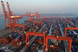Vận chuyển hàng hóa tại cảng Tangshan, tỉnh Hà Bắc, Trung Quốc. (Nguồn: THX/TTXVN) 
