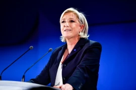 Ứng viên Tổng thống Pháp Marine Le Pen phát biểu tại Henin-Beaumont sau khi kết quả sơ bộ vòng 1 cuộc bầu cử Tổng thống Pháp được công bố ngày 23/4. (Nguồn: THX/ TTXVN)