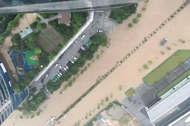 Nhiều tuyến đường ở Hà Nội đã bị ngập. (Nguồn: Vietnam+)