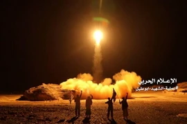 Vụ phóng tên lửa đạn đạo do phiến quân Houthi ở Yemen tiến hành nhằm vào Saudi Arabia ngày 25/3. (Nguồn: Reuters/TTXVN)