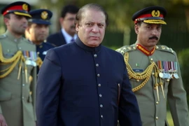 Ông Nawaz Sharif duyệt đội danh dự ở Islamabad, Pakistan ngày 5/6/2013. (Nguồn: AFP/TTXVN)