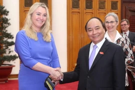 Phó Thủ tướng Nguyễn Xuân Phúc tiếp Bộ trưởng Bộ Cơ sở hạ tầng và Môi trường Hà Lan Melainie Chultz Van Heagen. (Ảnh: Phương Hoa/TTXVN)