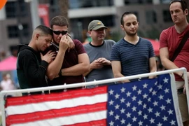 Tưởng niệm các nạn nhân trong vụ xả súng tại Orlando, Florida ngày 15/6. (Nguồn: AFP/TTXVN)
