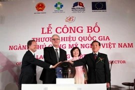 Đại diện các đơn vị thực hiện nghi thức công bố. (Nguồn: Trần Việt/TTXVN)