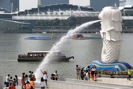 Khách du lịch tại Singapore. (Nguồn: AFP/TTXVN) 