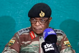 Tư lệnh quân đội Zimbabwe Constantino Chiwenga. (Nguồn: THX/TTXVN)