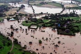 Cảnh ngập lụt tại Bắc Gujarat, Ấn Độ ngày 25/7. (Nguồn: EPA/TTXVN)