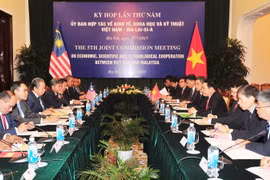 Phó Thủ tướng, Bộ trưởng Ngoại giao Phạm Bình Minh và Bộ trưởng Ngoại giao Malaysia Anifah Aman đồng chủ trì Kỳ họp lần thứ năm Ủy ban hợp tác Kinh tế, Khoa học và Kỹ thuật Việt Nam-Malaysia. (Ảnh: Nguyễn Khang/TTXVN)