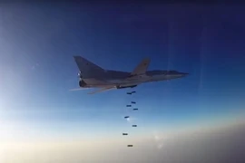 Máy bay ném bom Tu-22M3 của Nga cất cánh tại căn cứ không quân Hamedan, Iran, chuẩn bị tiến hành vụ không kích nhằm vào các mục tiêu IS tại Syria ngày 16/8. (Nguồn: EPA/TTXVN)