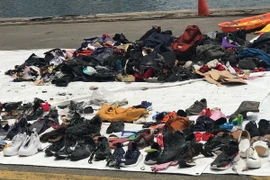 Những đôi giày và túi xách, balô của các nạn nhân xấu số. (Ảnh: Đỗ Quyên/Vietnam+) 