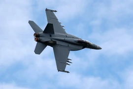 Máy bay Boeing F/A-18 Super Hornet bay trình diễn tại Triển lãm hàng không Farnborough ở Anh ngày 12/7. (Nguồn: AFP/TTXVN)