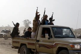 Phiến quân Houthi tại khu vực Sanaa, Yemen ngày 18/6. (Nguồn: EPA/TTXVN)