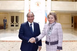 Thủ tướng Nguyễn Xuân Phúc hội kiến với Chủ tịch Hội đồng Liên bang (Thượng viện), Quốc hội Liên bang Nga, bà Valentina Ivanovna Matviyenko. (Ảnh: Thống Nhất/TTXVN)