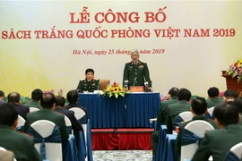 Thượng tướng Nguyễn Chí Vịnh, Thứ trưởng Bộ Quốc phòng, trả lời câu hỏi của phóng viên các cơ quan báo chí trong nước và quốc tế. (Ảnh: Dương Giang/TTXVN) 