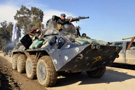 Lực lượng cảnh sát Iraq trong chiến dịch chống IS ở phía tây thành phố Mosul ngày 5/3. (Nguồn: EPA/TTXVN)