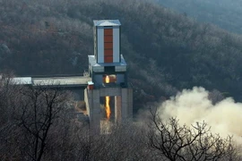 Tên lửa đẩy rời bệ phóng trong một cuộc thử nghiệm của Triều Tiên. (Nguồn: Yonhap/TTXVN)