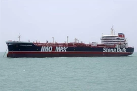 Tàu chở dầu Stena Impero treo cờ Anh neo tại cảng Bandar Abbas ở miền nam Iran ngày 20/7/2019. (Nguồn: AFP/TTXVN) 