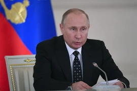 Tổng thống Nga Vladimir Putin chủ trì một cuộc họp tại thủ đô Moskva. (Nguồn: AFP/TTXVN)