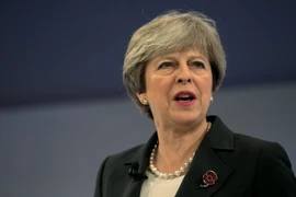 Thủ tướng Anh Theresa May phát biểu tại một hội nghị ở London ngày 6/11. (Nguồn; AFP/TTXVN)