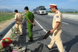 Hiện trường một vụ tai nạn (Ảnh: Công Thử/TTXVN)