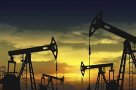 Một cơ sở khai thác dầu thô. (Nguồn: Benzinga/TTXVN) 