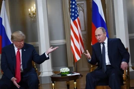 Tổng thống Nga Vladimir Putin (phải) và Tổng thống Mỹ Donald Trump trong cuộc gặp thượng đỉnh ở Helsinki (Phần Lan) ngày 16/7. (Nguồn: AFP/TTXVN)