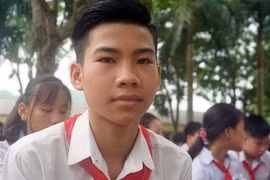 Em Vũ Văn Hùng đã dũng cảm cứu sống 3 em nhỏ bị đuối nước. (Nguồn: TTXVN) 