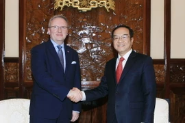 Chủ nhiệm Văn phòng Chủ tịch nước Đào Việt Trung tiếp Bộ trưởng Văn phòng Tổng thống Ba Lan phụ trách về đối ngoại Krzysztof Szczerski. (Ảnh: Phạm Kiên/TTXVN)