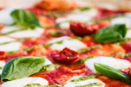 Pizza Margherita nổi tiếng nhất của Italy tròn 125 tuổi