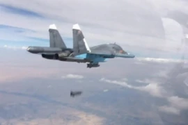 Máy bay chiến đấu Su-34 của Nga thả bom oanh tạc các mục tiêu IS tại Syria. (Nguồn: Reuters/TTXVN)