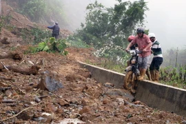 Tây Nguyên đề phòng lũ quét, Biển Đông có lốc xoáy