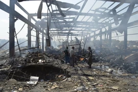 Cảnh đổ nát tại công ty điện lực sau cuộc không kích của liên quân xuống Hodeidah, miền Tây Yemen ngày 11/10. (Nguồn: Reuters/TTXVN)