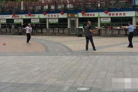 Cảnh sát Trung Quốc bắn chết đối tượng đâm chém trên đường