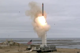 Một vụ thử tên lửa hành trình đất đối không tầm trung tại đảo San Nicolas, bang California (Mỹ) ngày 18/8. (Nguồn: AFP/TTXVN) 