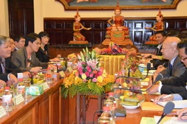 Bộ trưởng Tư pháp Hà Hùng Cường Hội đàm với Bộ trưởng Tư pháp Ang Vong Vathana. (Ảnh: Trần Trí Hùng/​Vietnam+)